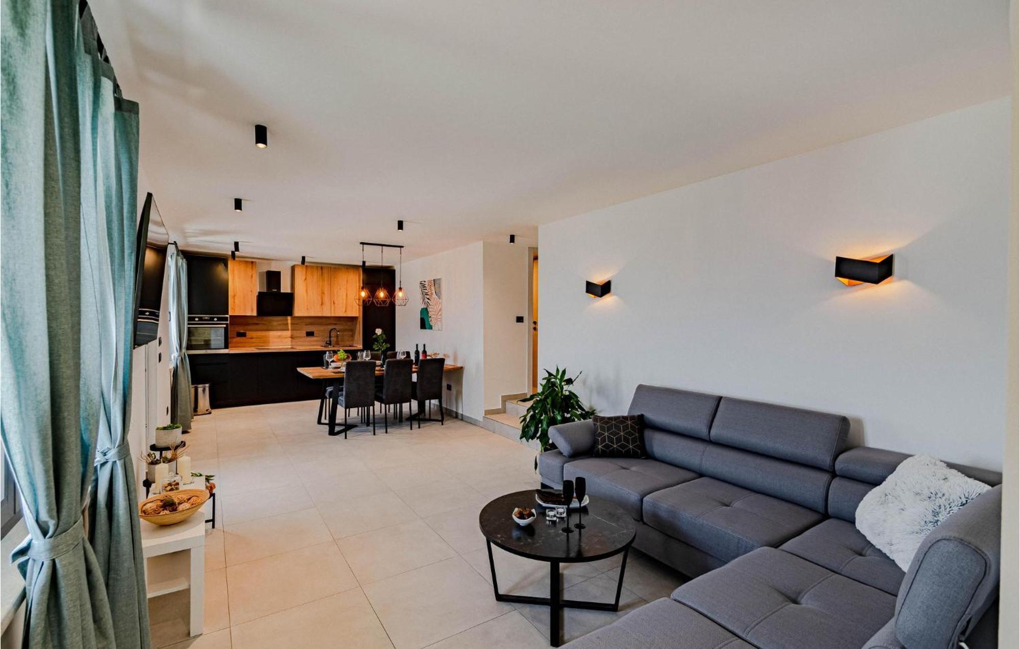 Gorgeous Home In Blato With Wifi 외부 사진